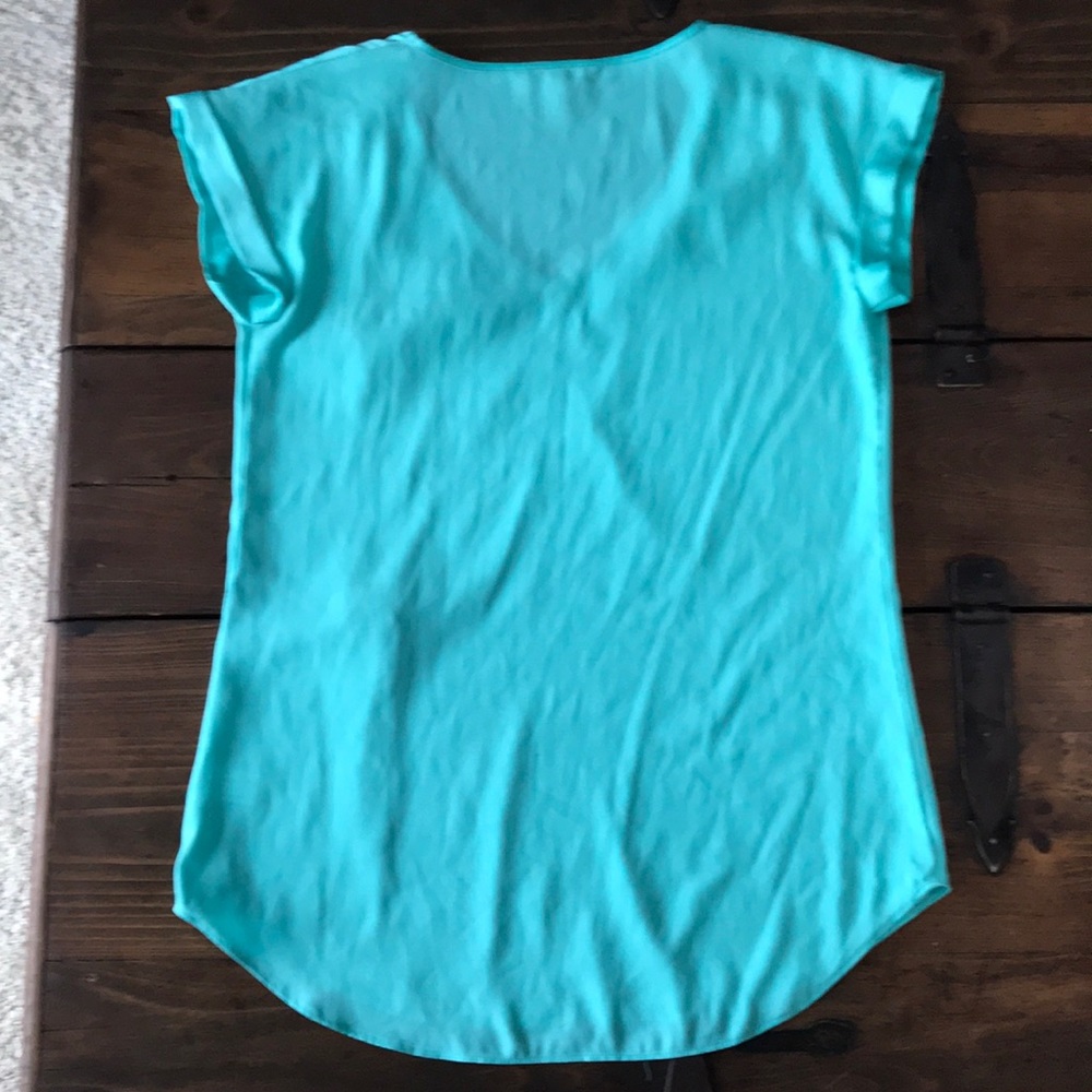 [Express] V Neck Top - Picture 2 of 4